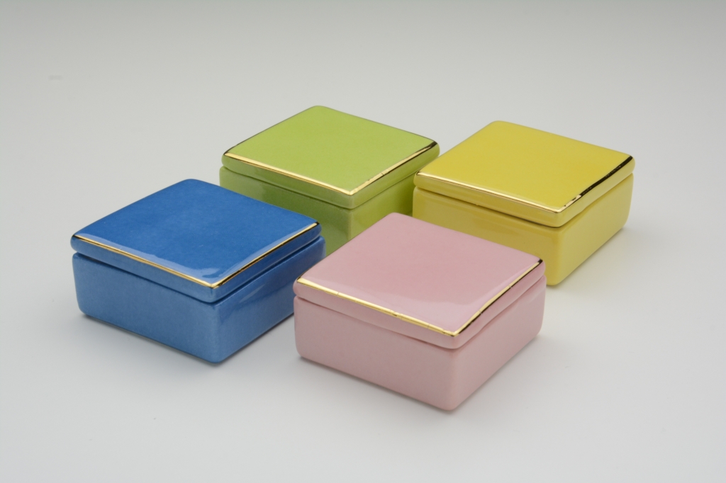 Scatola quadra a tutto colore